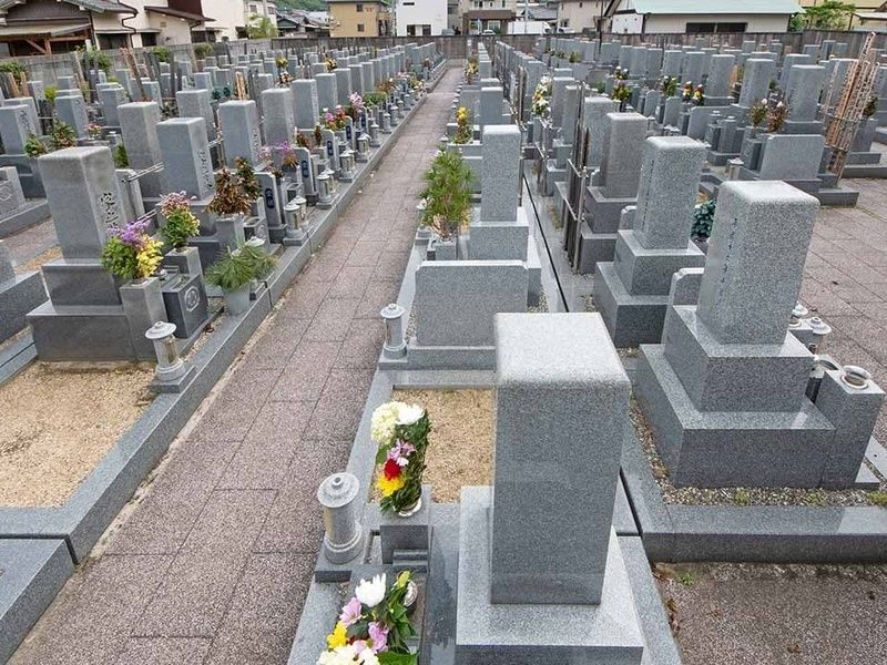 塩屋バス停から徒歩5分、水軒口バス停から徒歩７分の好立地