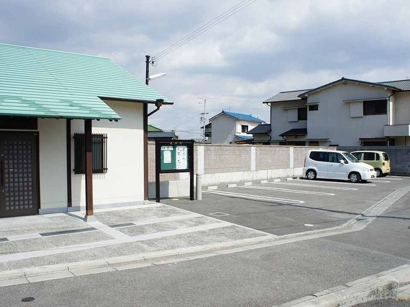 県道13号線に面した便利な立地