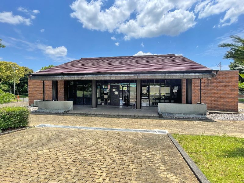 管理事務所では生花・お線香の販売もしています