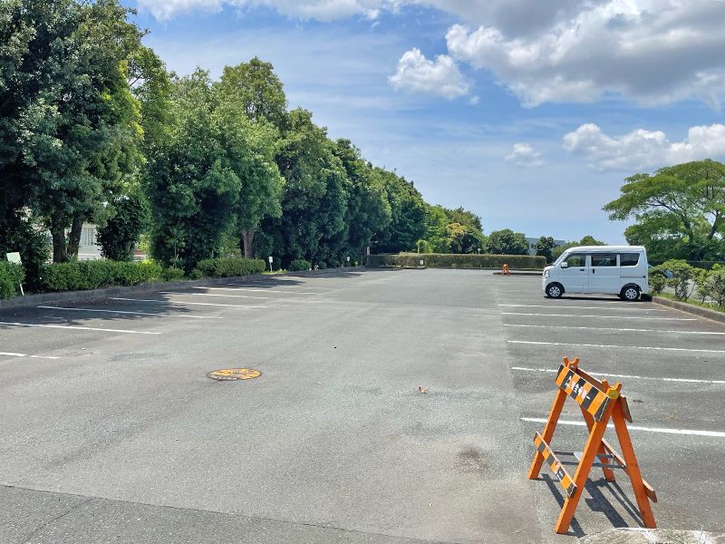 駐車場は複数ありトイレも併設しています