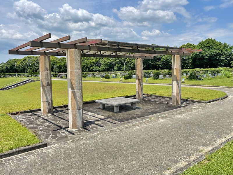 広場や庭園など散策エリアもあります