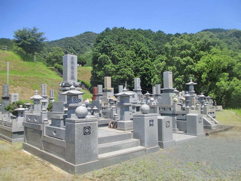 一般墓は規格の区画と自由区画があります。