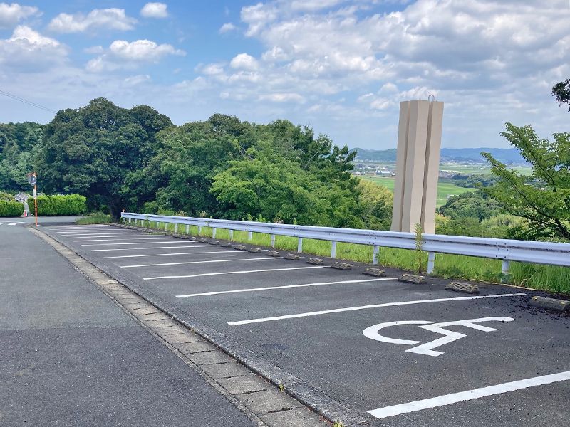 区画付近までお車で行けます。