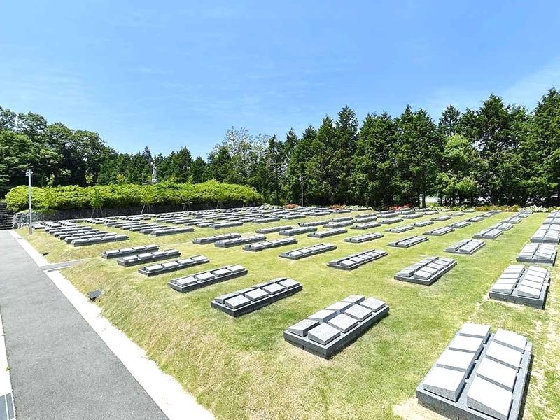 樹木葬内は広々として開放的な雰囲気