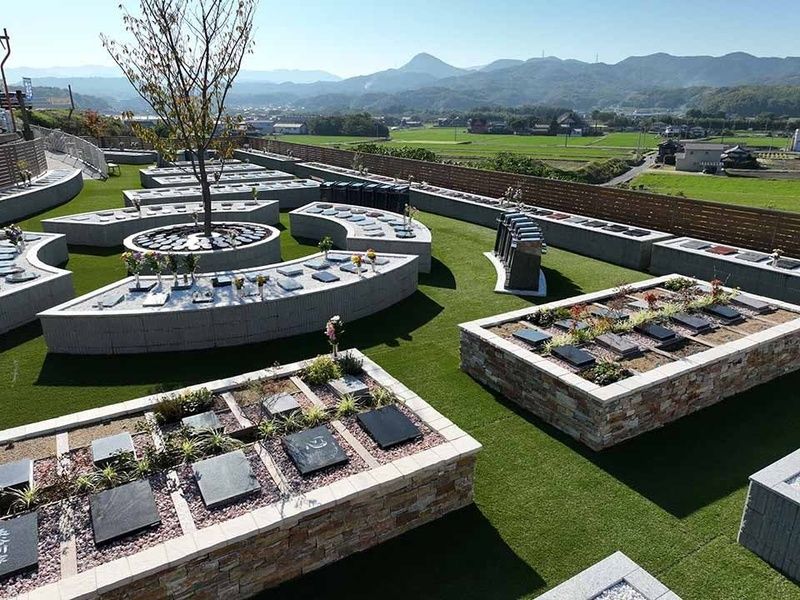 １名から８名まで利用可能なさまざまな樹木葬タイプが揃います