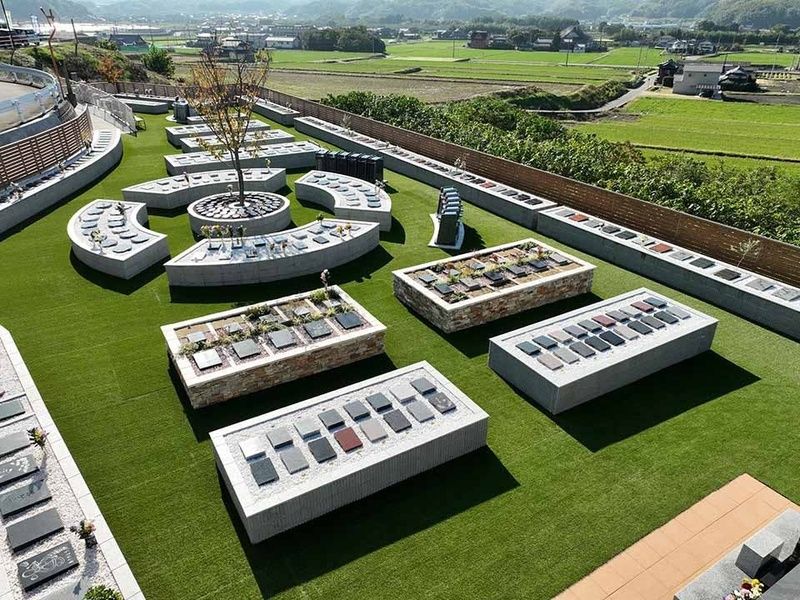 見晴らしの良い高台に位置する綾川樹木葬