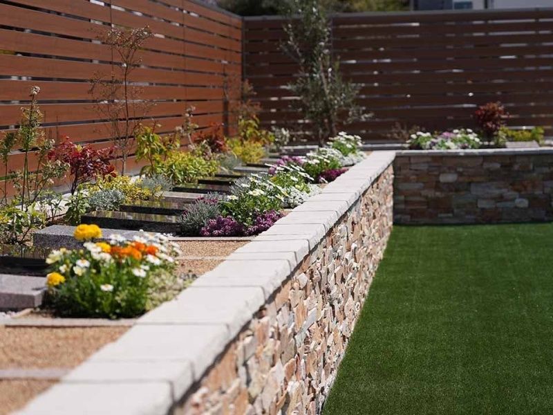 各区画に花を添えることができる樹木葬タイプもあります