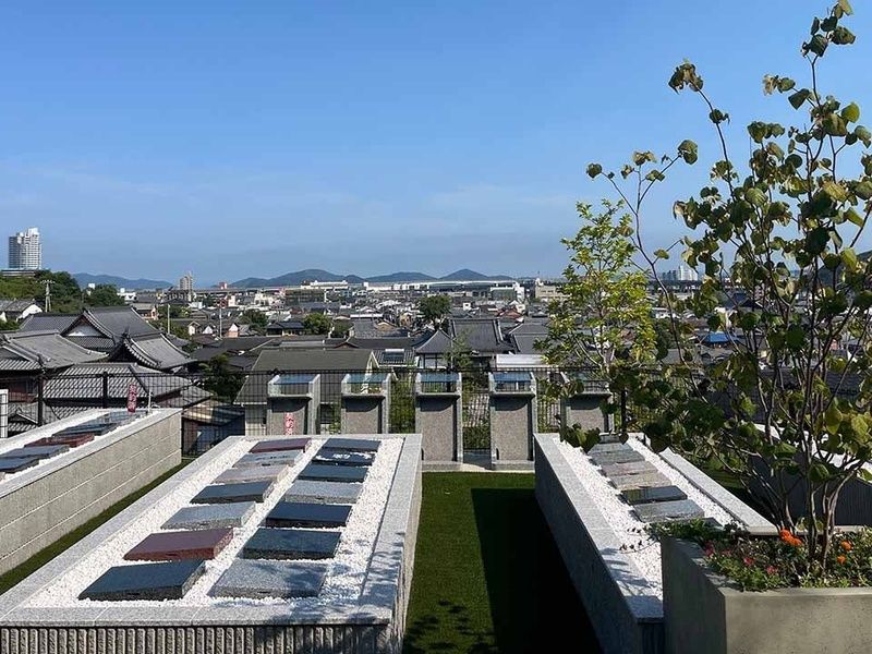 墓域には樹木が配されています