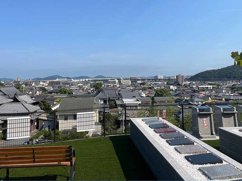 開放感あふれる環境が魅力の樹木葬です