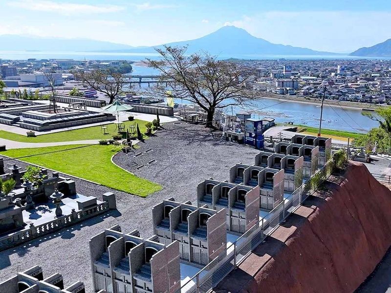 屋外石納骨壇 　桜島・鹿児島市街地を見渡す絶好のロケーション区画です