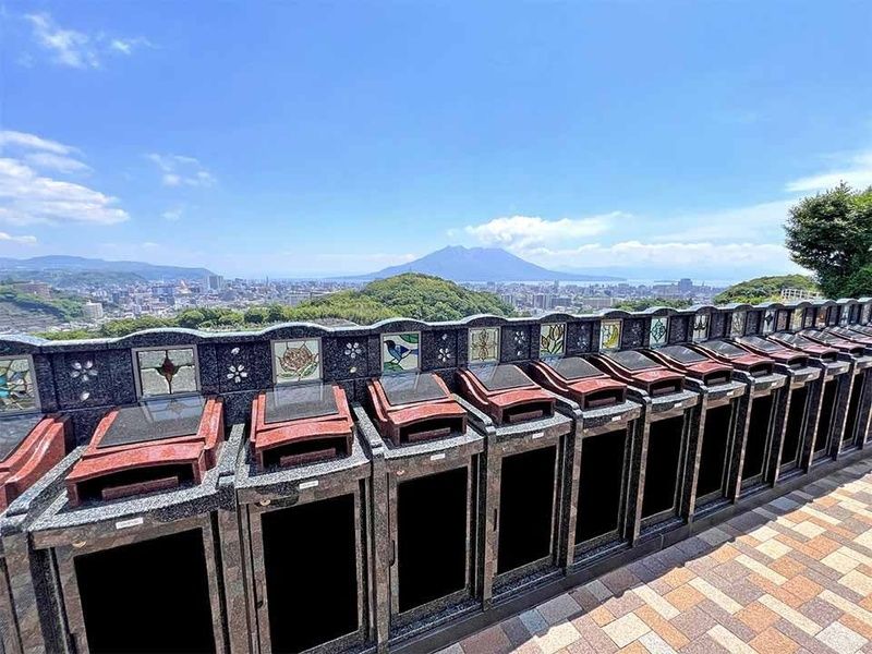 桜岳陵 ステンドグラス納骨壇