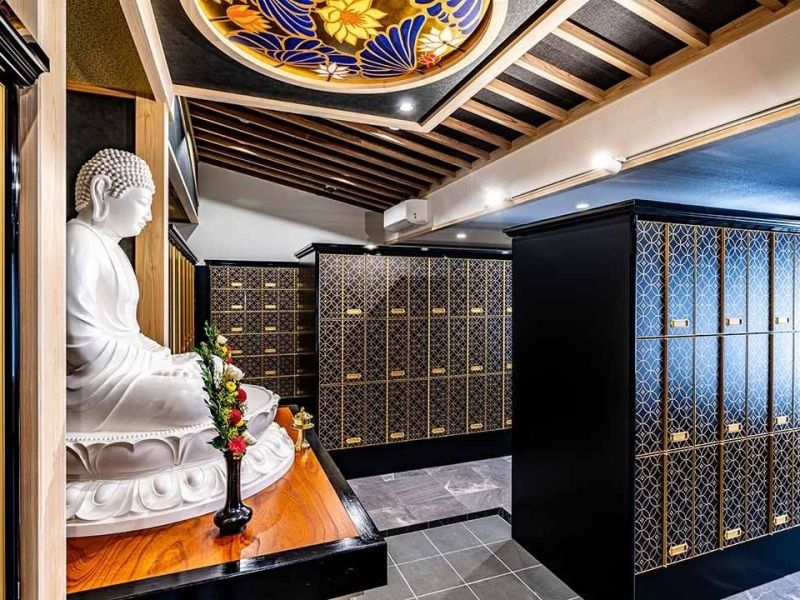 観音様に見守られて安らかに眠ることができます