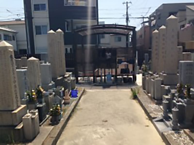 湊西共同墓地　広い参道