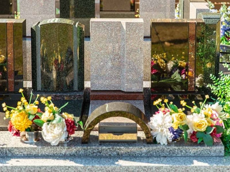 樹木葬の各区画には墓石が建立されます