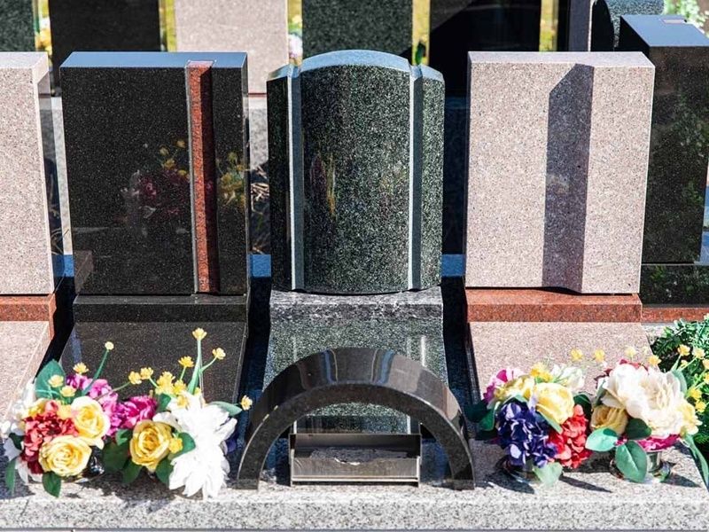 樹木葬の墓石は石種・デザインを選択することができます