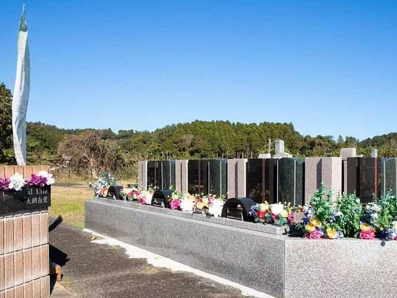 Beautiful Life 大網白里　エントランスからすぐの場所に樹木葬はあります