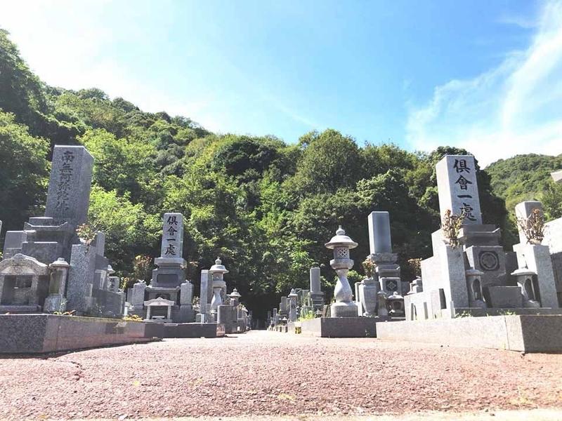 閑静な環境に恵まれた自然豊かな霊苑です