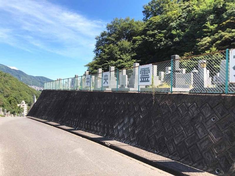 すれ違い可能な公道に面し、運転の苦手な方でも安心です