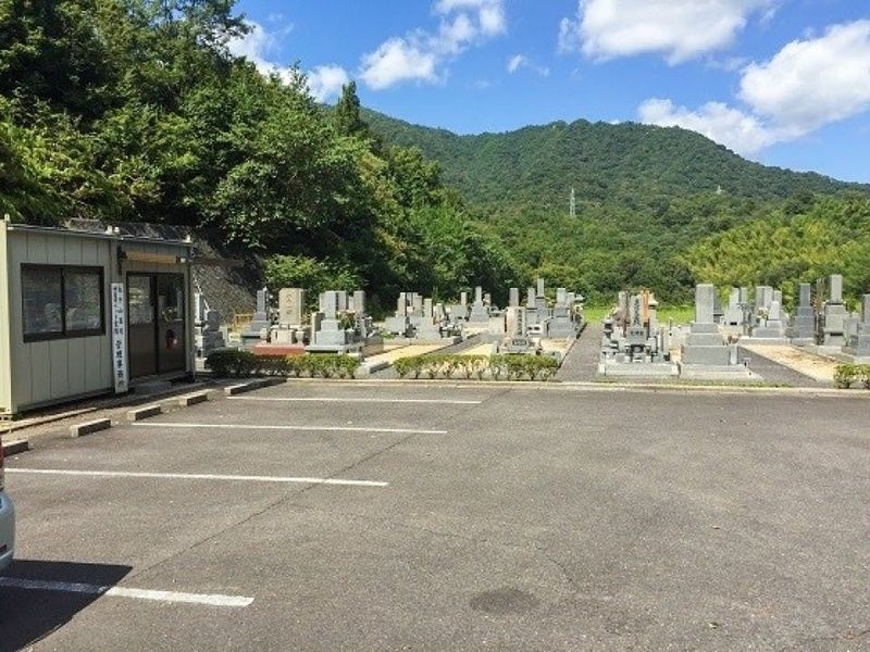 墓域のすぐ近くに駐車場があるので移動も大変便利