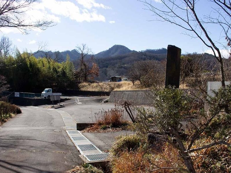 龍顔寺墓地