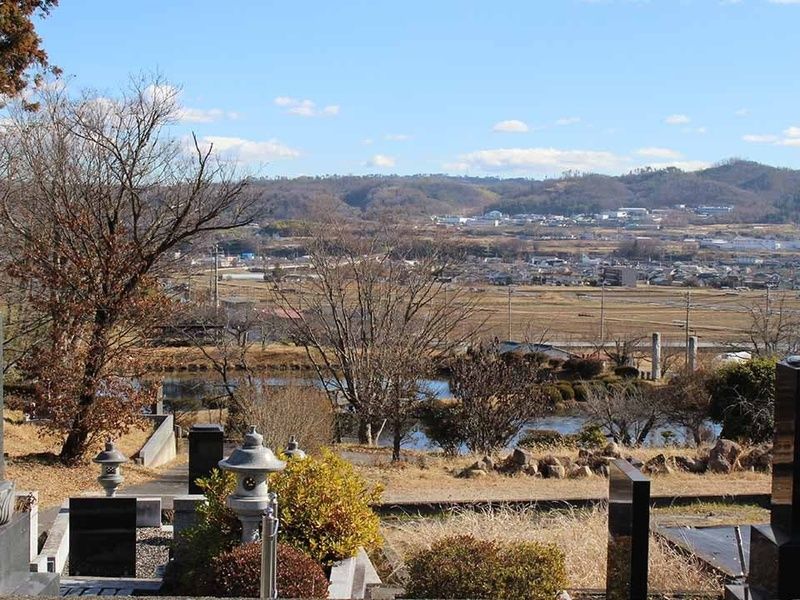 龍顔寺墓地
