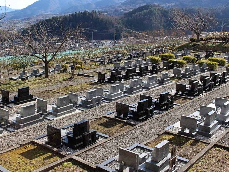 千曲市営 桑原雁塚霊園桜花苑