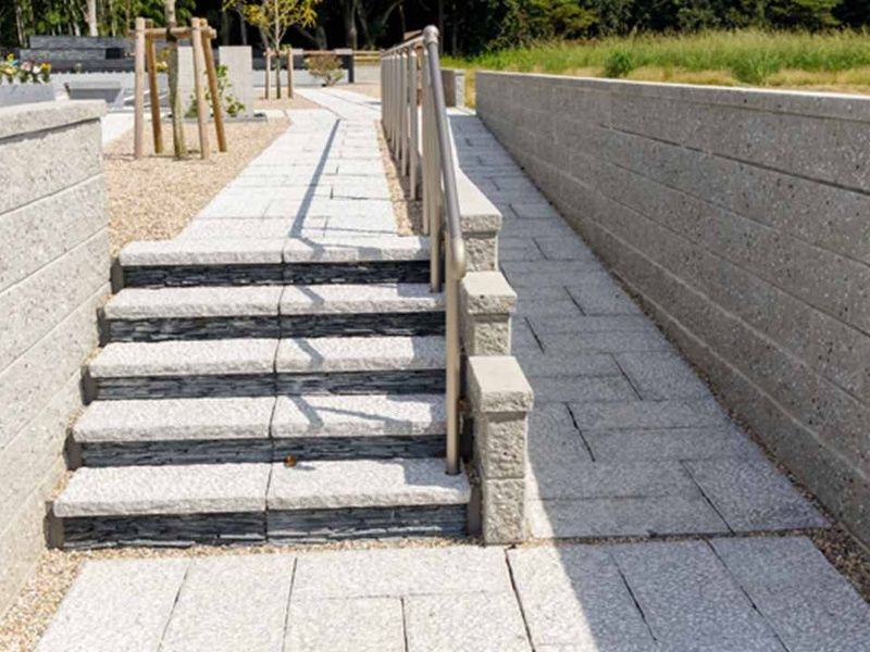 バリアフリー設計の苑内