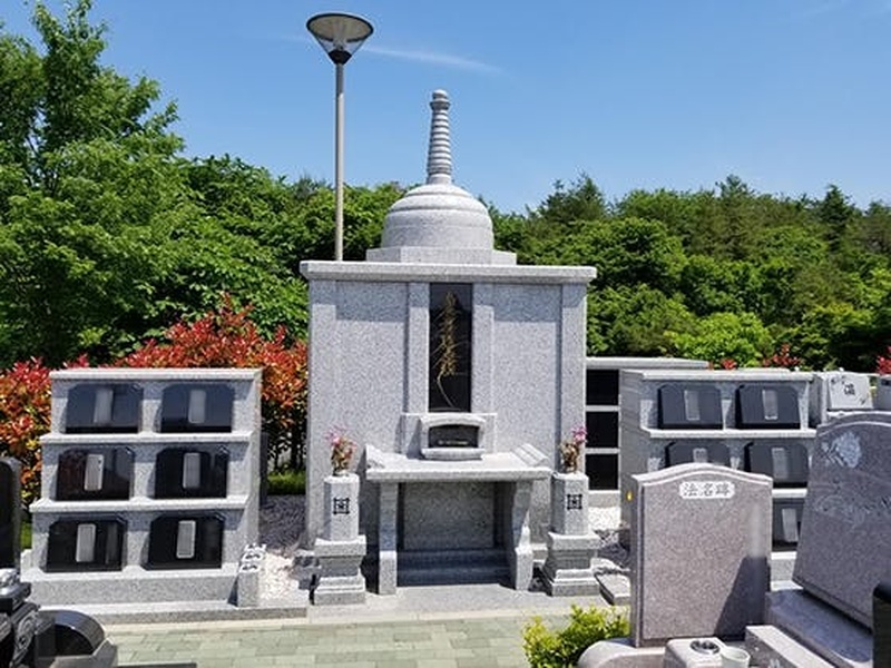 永代供養墓　翠緑の碑