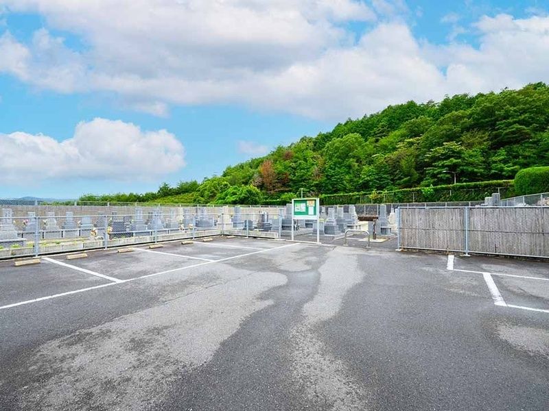 大駐車場完備で、お盆お彼岸でもスムーズに駐車できます！　