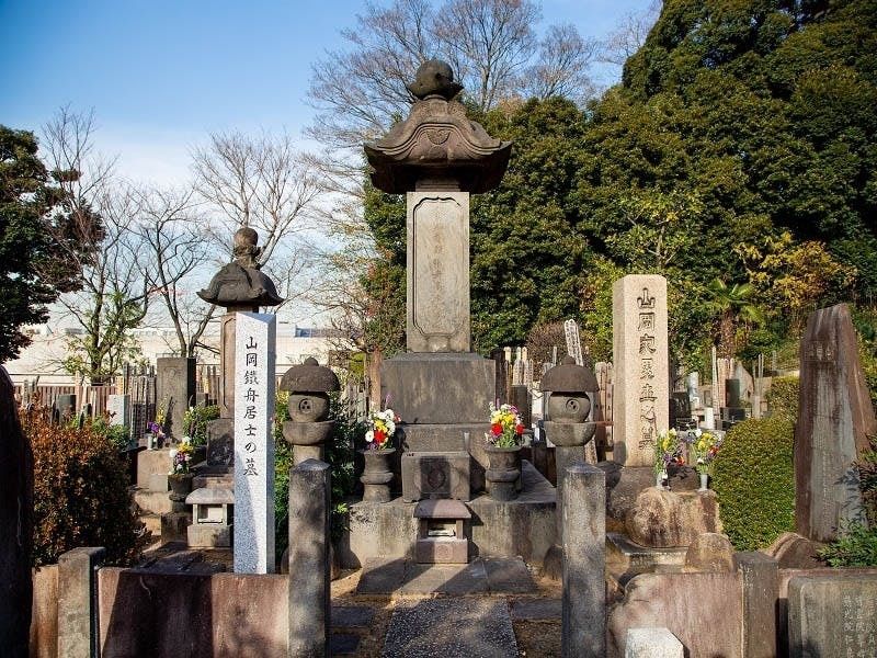 山岡鉄舟墓