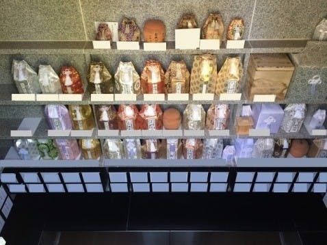 永代供養墓内の納骨の様子