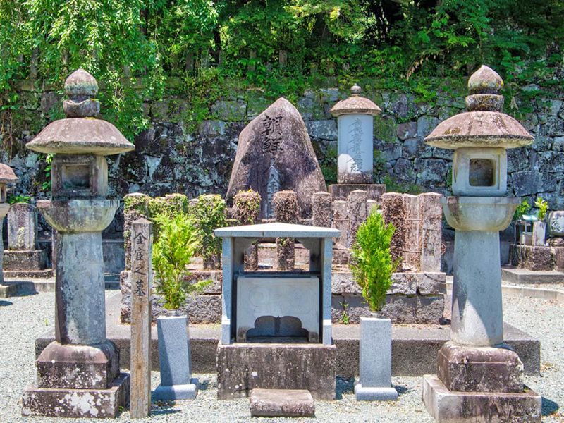 石塔のある供養墓