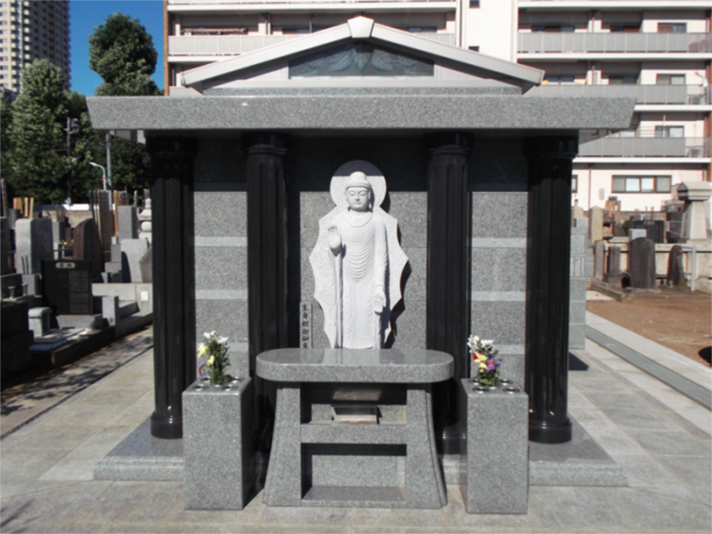 青山墓苑の永代供養塔