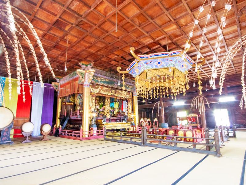 本堂内の祭壇