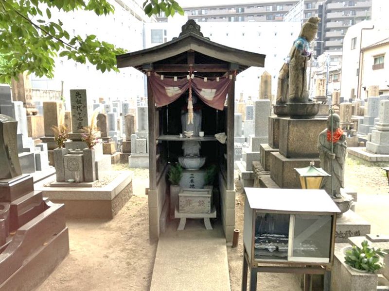 杭瀬冠頭中共同墓地