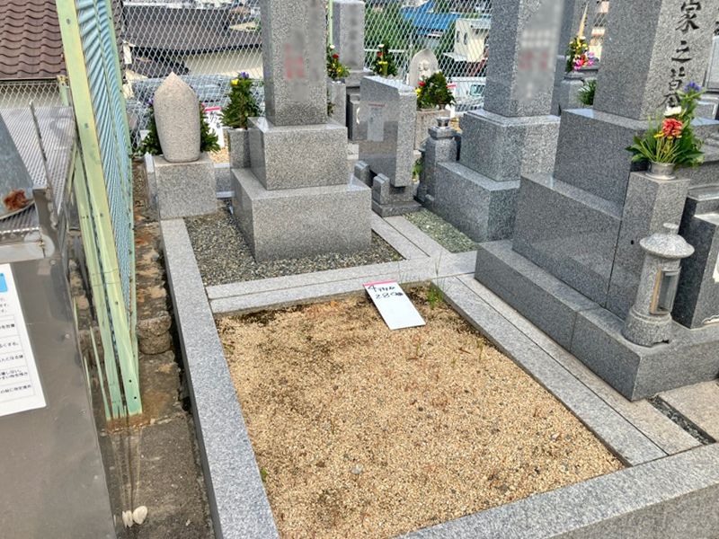 日下墓地