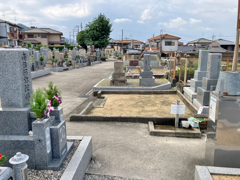 日下墓地