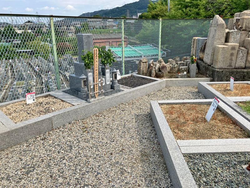 日下墓地
