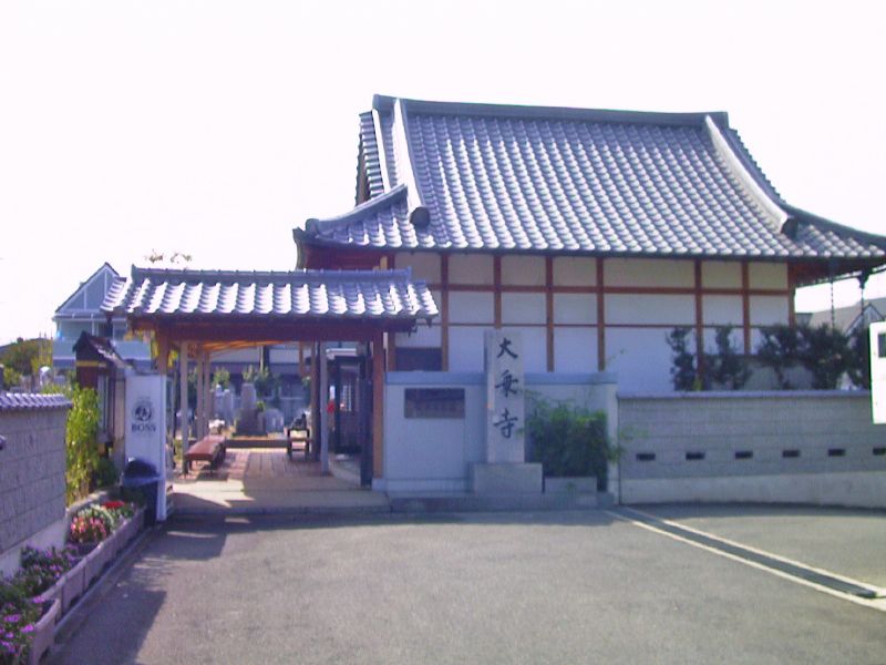 霊園入口