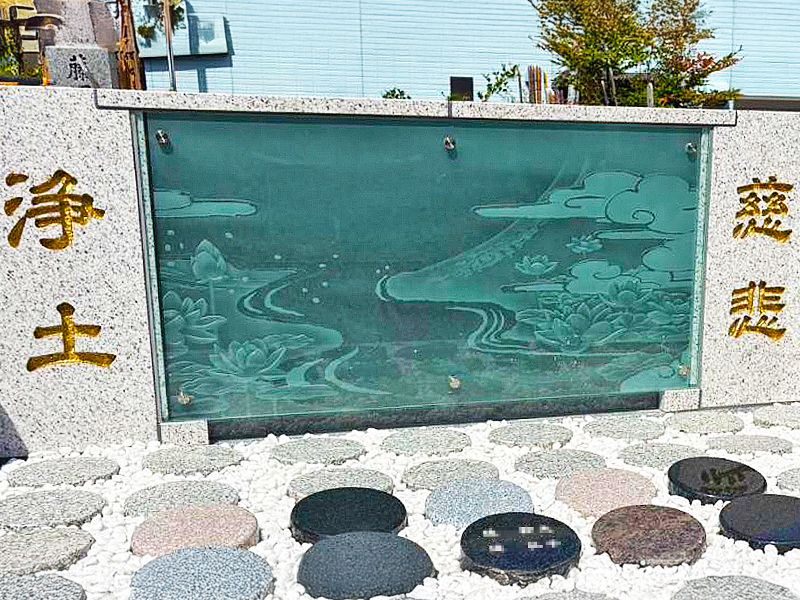 樹木葬「縁の杜」第二区画 美しいガラスモニュメント