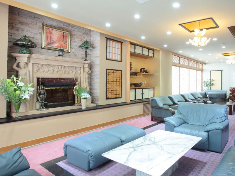 待合室。休憩やお待ち合わせにご利用いただけます。