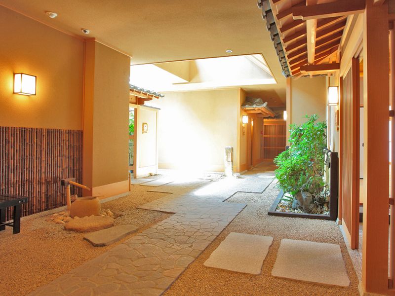 和の趣を感じる廊下