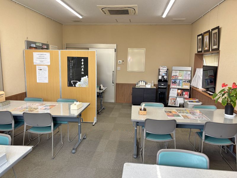 管理事務所とは別棟で休憩室がございます