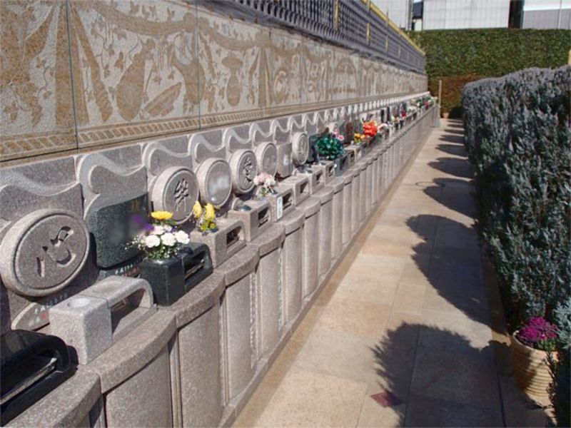 聖和苑　きれいに並んだ墓石