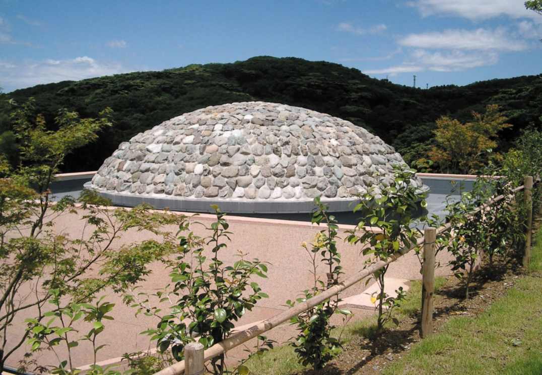 鶴岡八幡宮墓苑