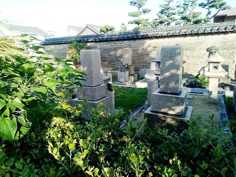 徳泉寺墓苑