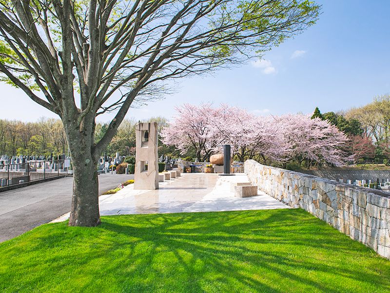 浄苑墓：イサム・ノグチの支えた石彫家和泉正敏先生の作品