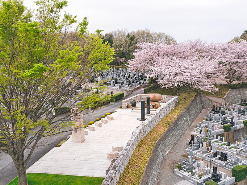 浄苑墓：イサム・ノグチの支えた石彫家和泉正敏先生の作品