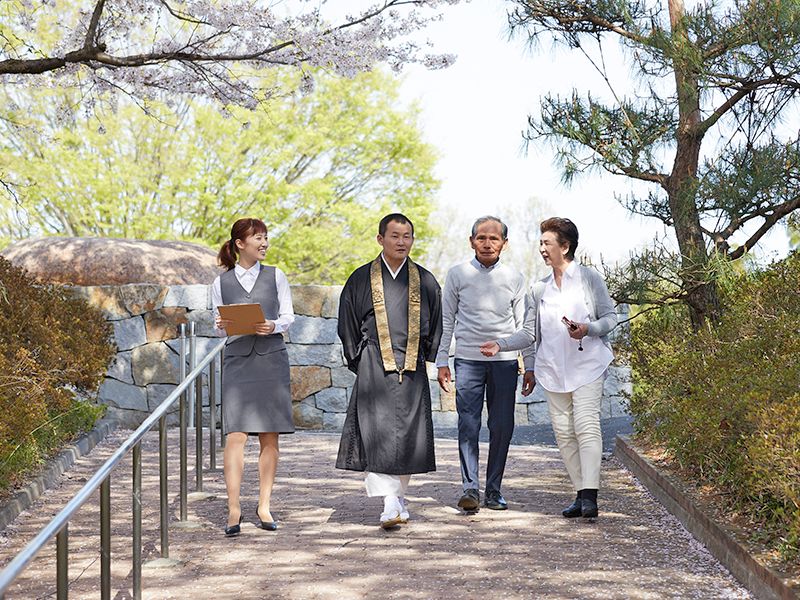 墓じまい・ペットのお墓のことなどスタッフが丁寧にご案内いたします