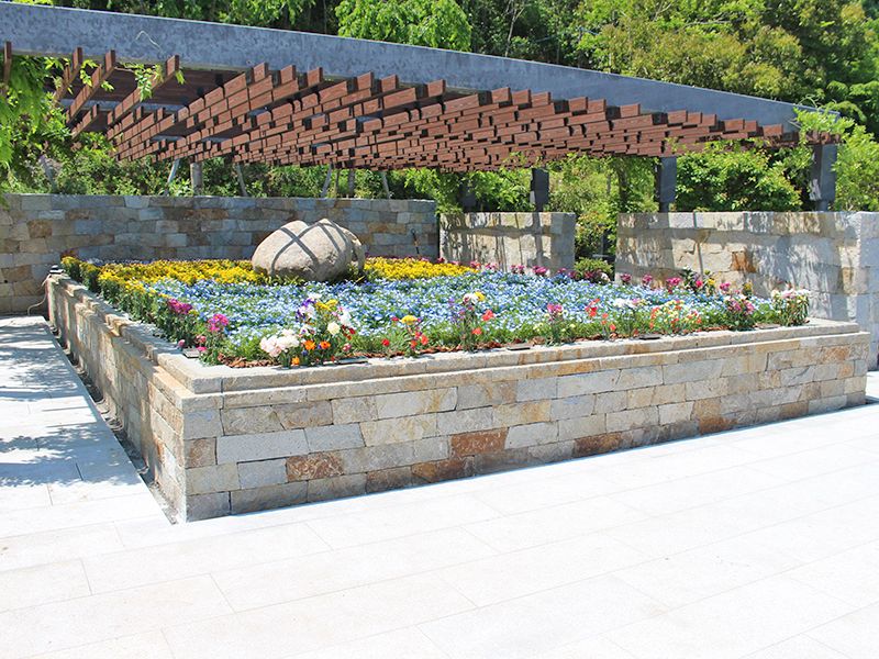 藤と桜のガーデン：永代供養付き、ペットと一緒に入れる区画もございます